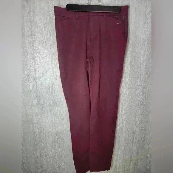 Old Navy high-rise Pixie secret smooth pockets. Burgundy size 8. - Picture 1 of 5